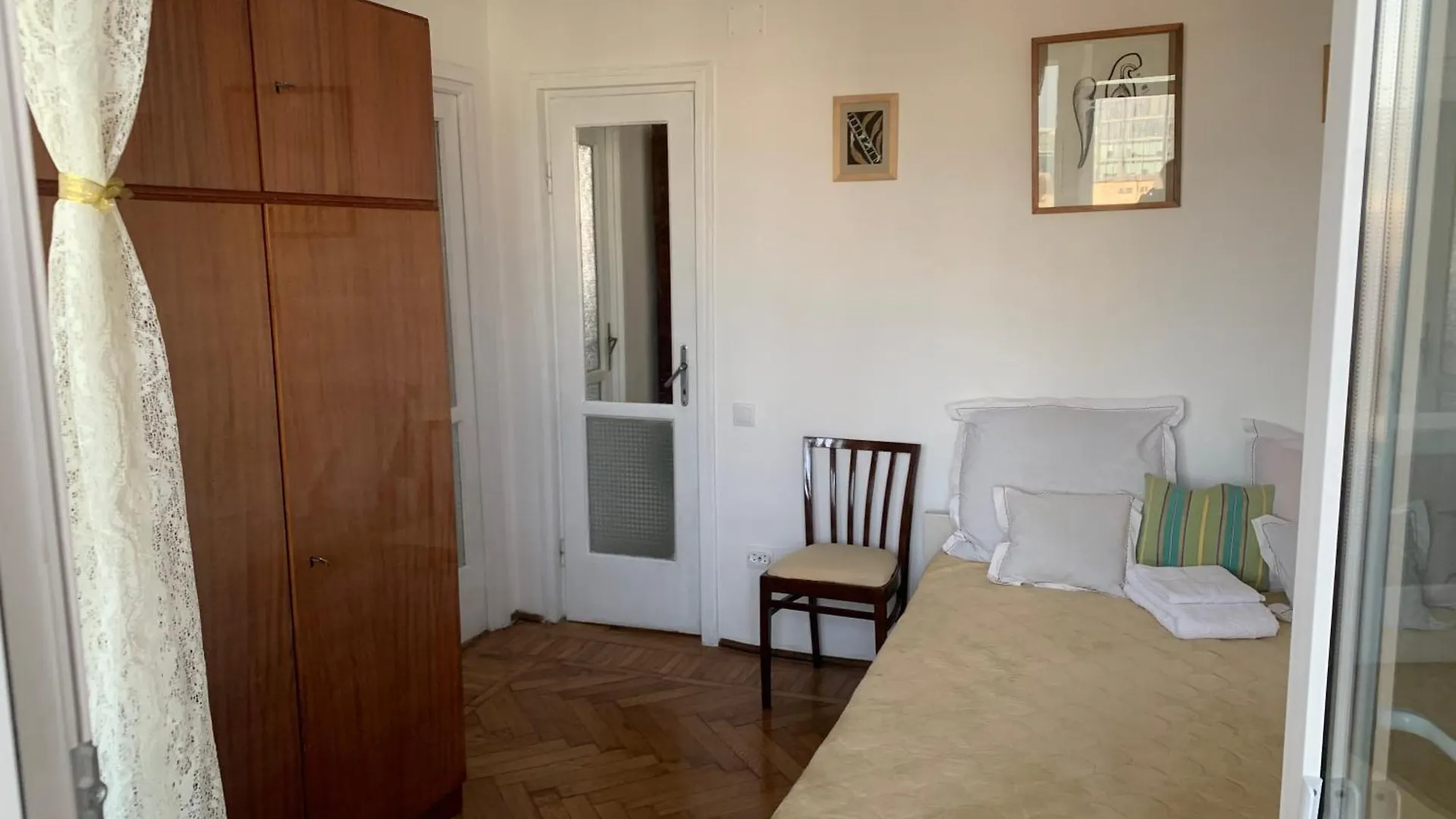 Charming Flat With Winter Garden Blending Classical Elegance And Modern Comfort Bucarest Rumanía