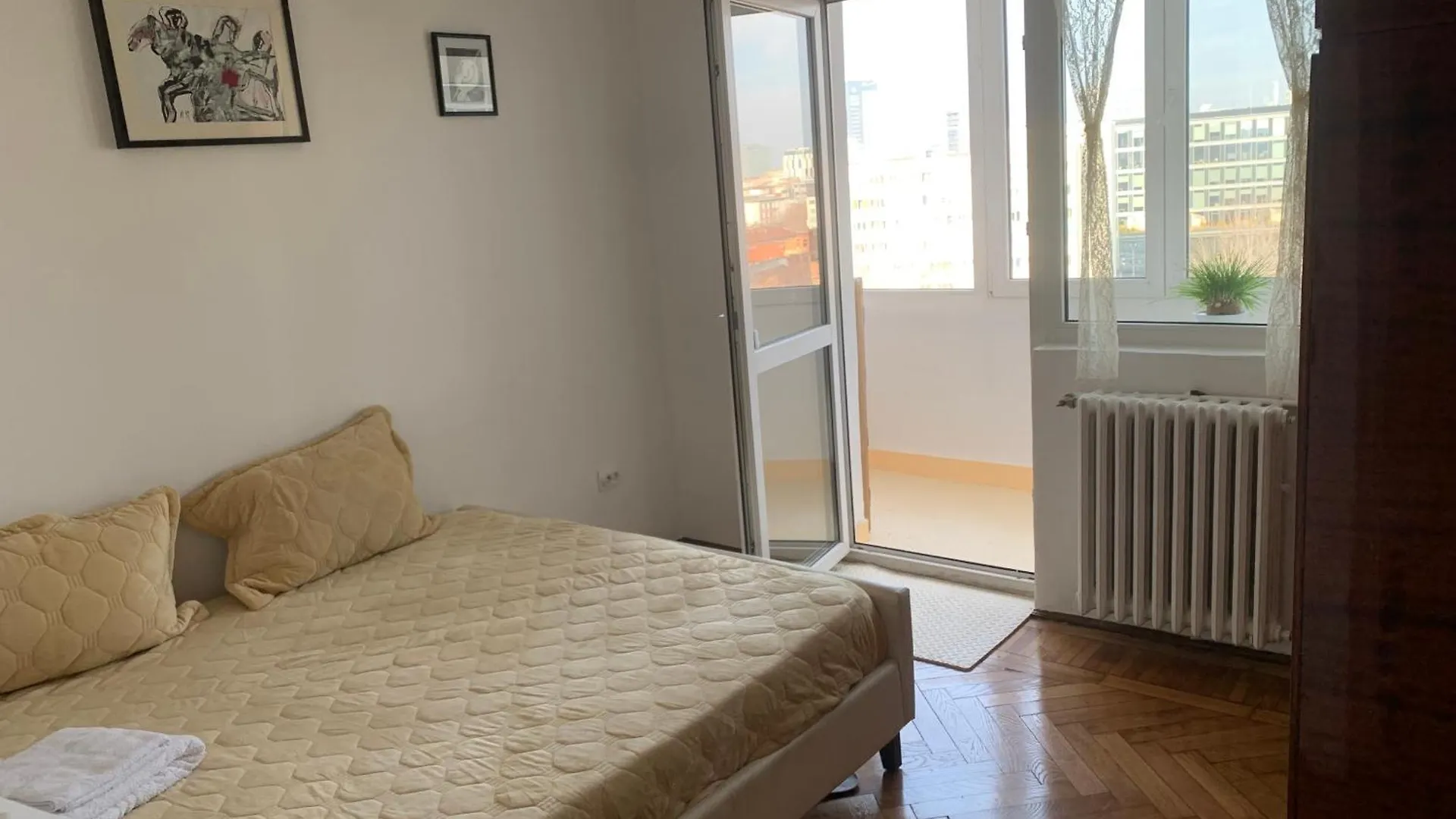 Charming Flat With Winter Garden Blending Classical Elegance And Modern Comfort Bucarest 0*,  Rumanía